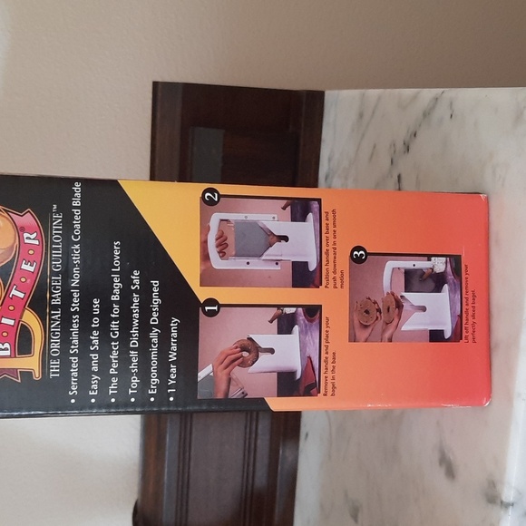 Bagel Biter. The Original Bagel Guillotine - Picture 6 of 8